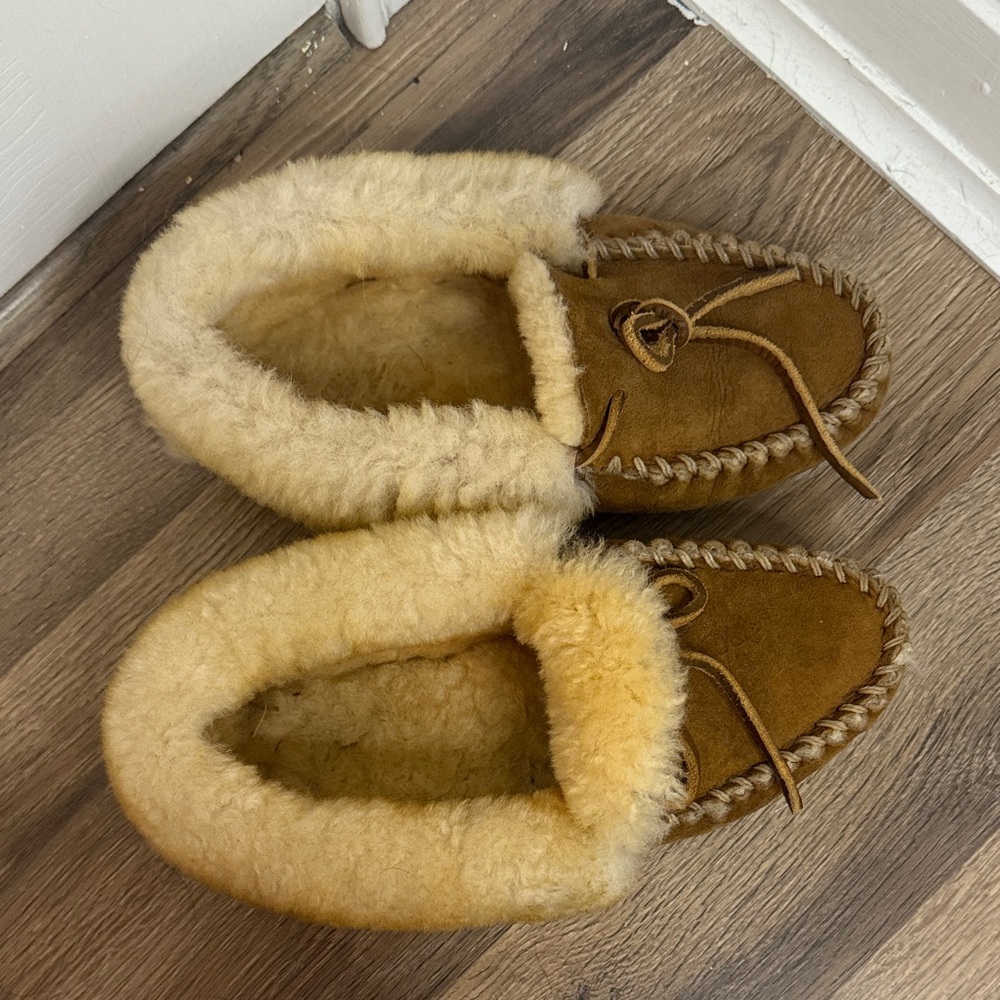 LL BEAN Women's Wicked Good Moccasins - Picture 4 of 4